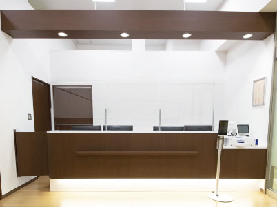 エミフル内にある眼科で働きませんか？松山市からの通勤もしやすいですよ♪［受付及び検査業務(パート)］便利さバツグン！お仕事が終わってすぐにお買い物ができる環境です ★車通勤OK ★扶養内OKイメージ03